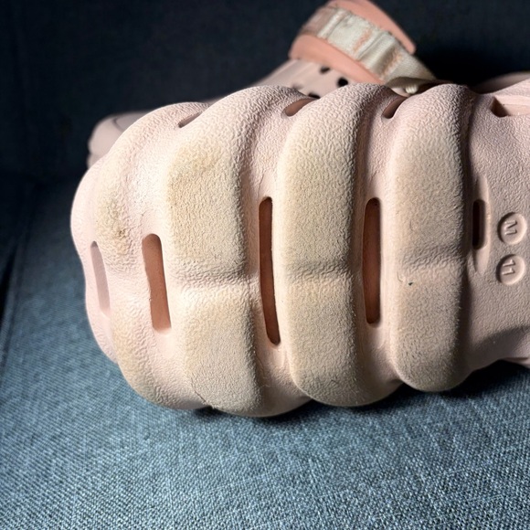 CROCS - Picture 12 of 13